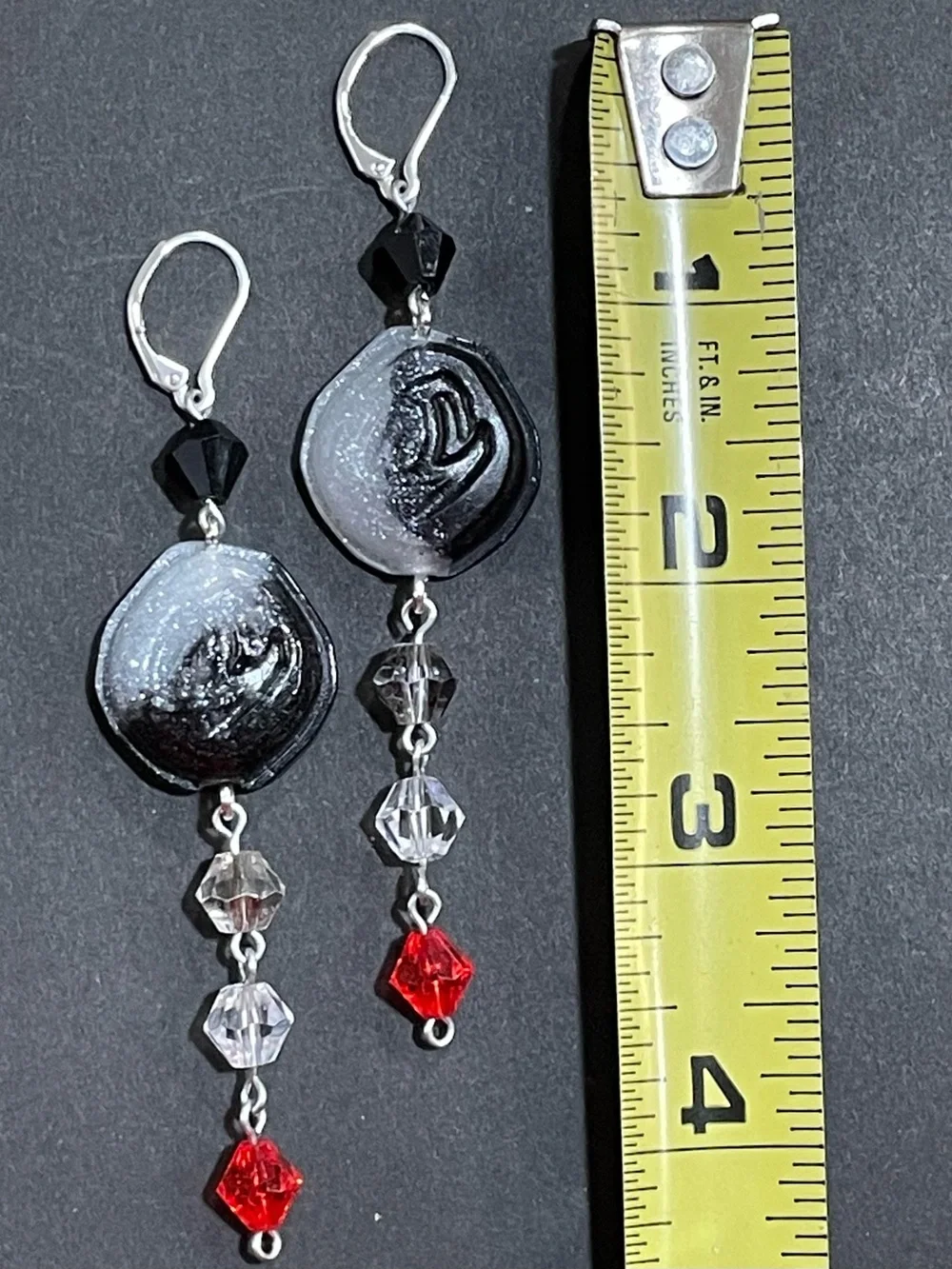 Twisted Wonderland Inspired Groovy Candy Earrings Riddle Rosehearts (Nightmare)